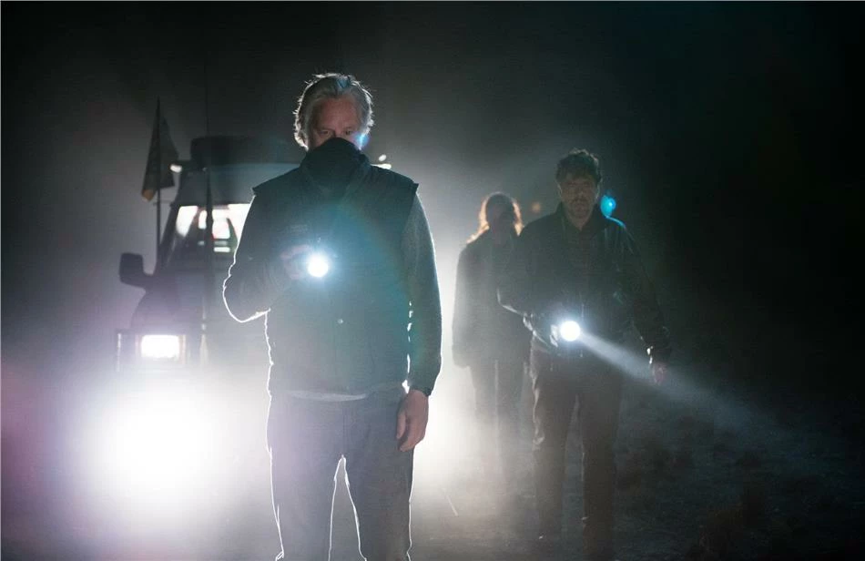 A Perfect Day (2015) 9 A Perfect Day (2015) – Image 7