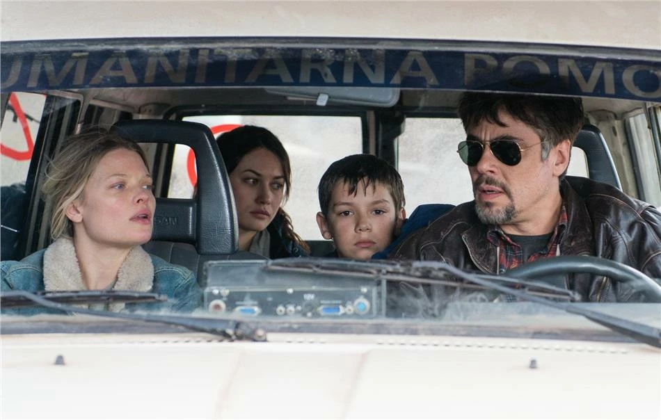 A Perfect Day (2015) 6 A Perfect Day (2015) – Image 4