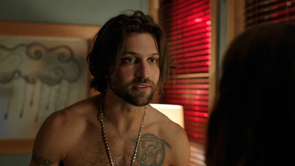 Lights Out (2016) 9 Lights Out (2016) – Image 7